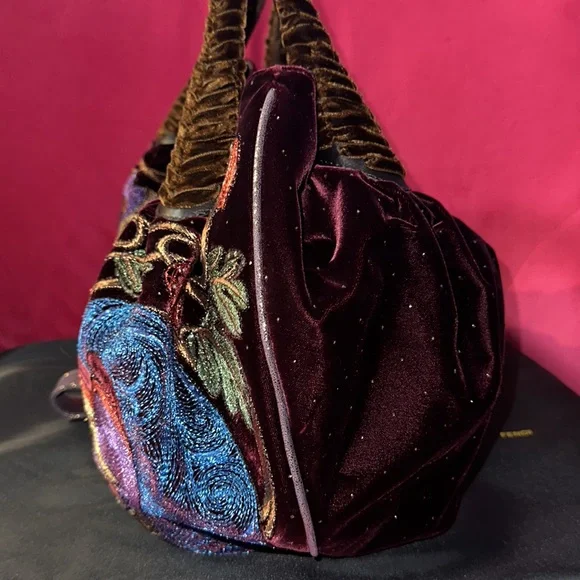 Fendi squirrel embellished velvet spy bag rare limited edition handbag hobo - Picture 5 of 16